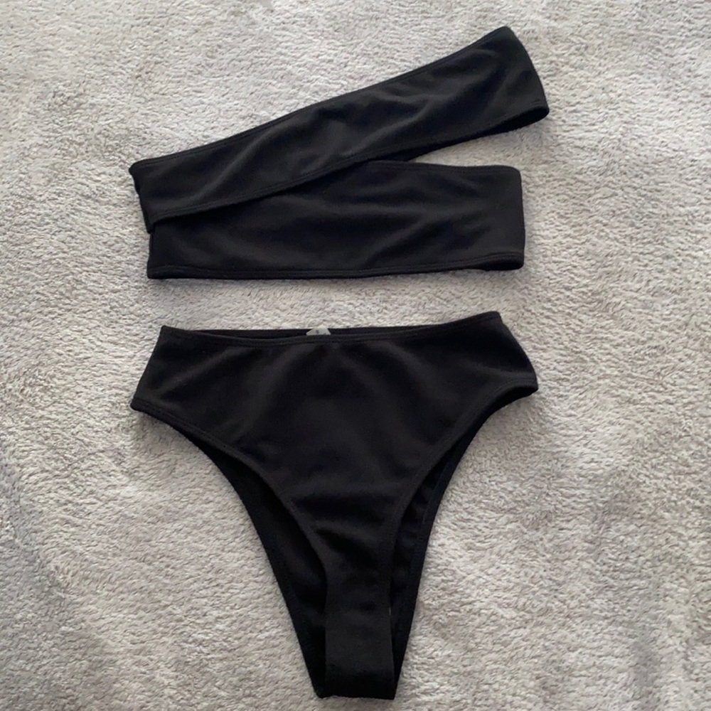 Black high waisted asymmetrical top swim